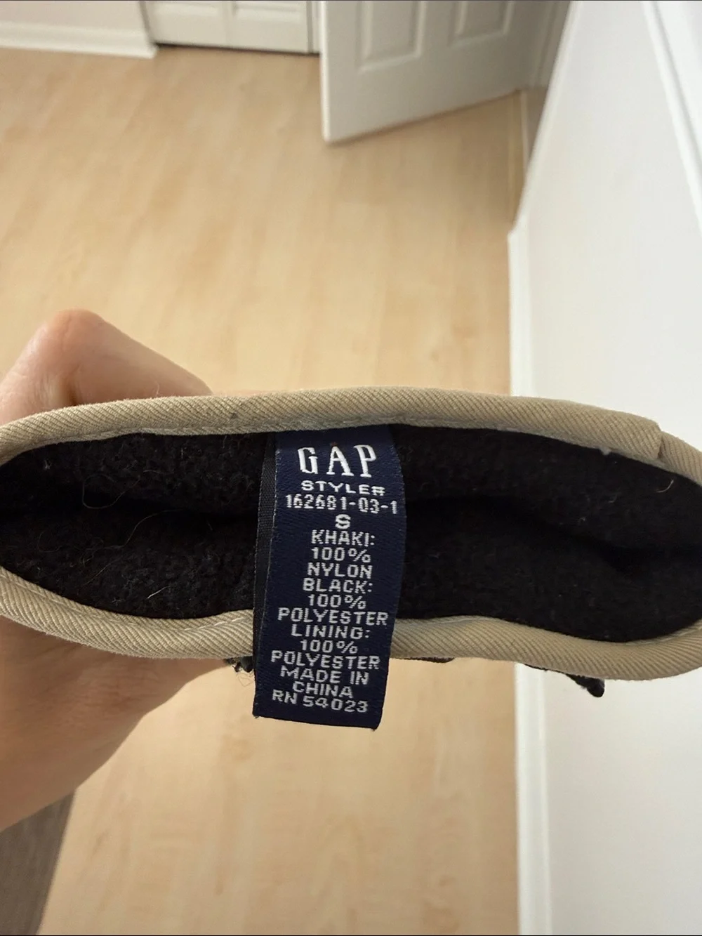 GAP Black and Beige Insulated Men's Winter Gloves